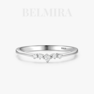 Anel Belmira Luz Linear - Prata 925 com Zircônias Alinhadas, Design Moderno
