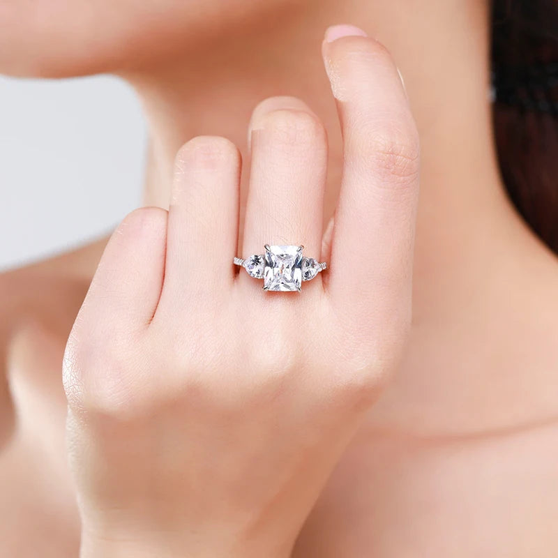 Anel BELMIRA Prisma Real - Prata 925 com Pedra Retangular e Zircônia 5A