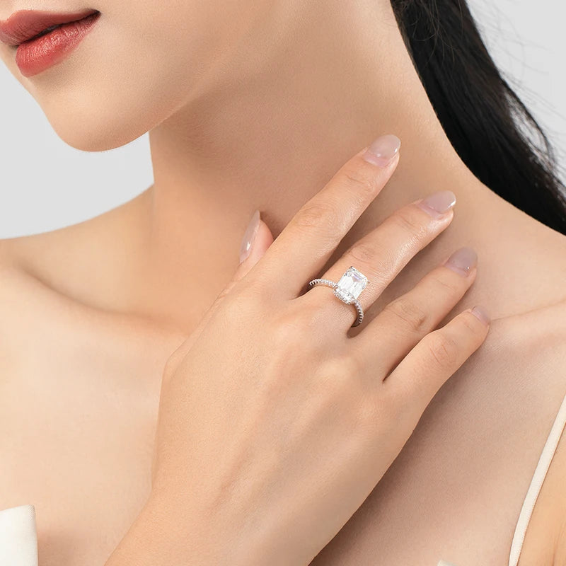 Anel Belmira Luz Imperial – Prata 925 com Zircônia Retangular e Detalhes Cravejados
