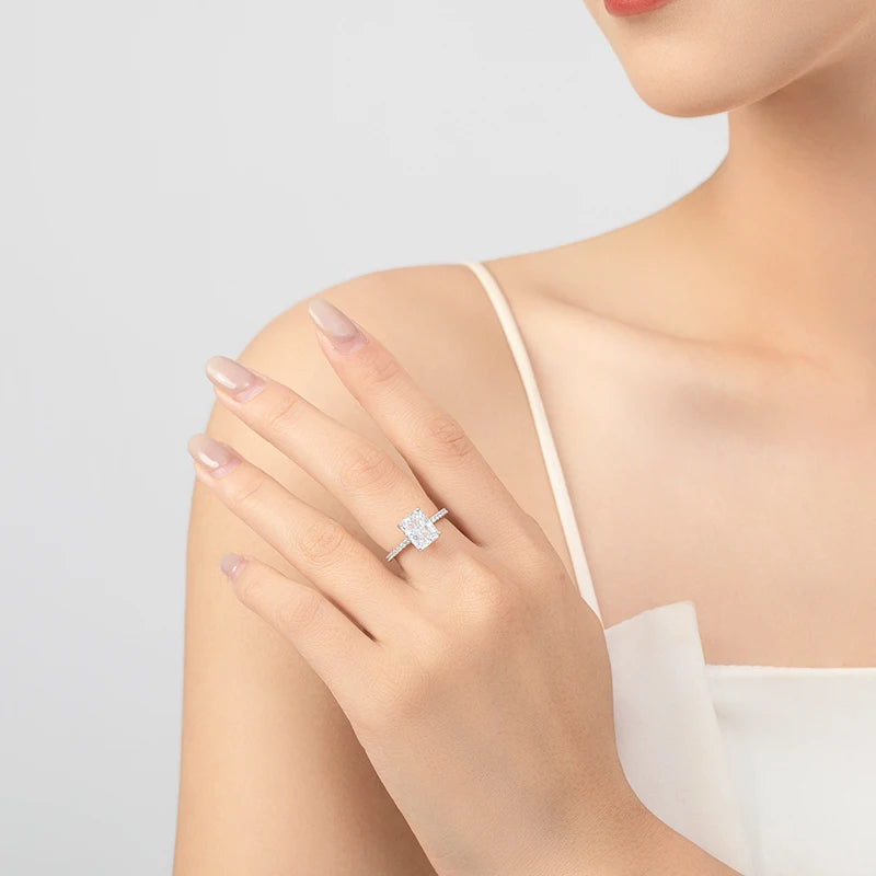 Anel Belmira Aurora Imperial – Pedra Retangular em Zircônia 5A, Prata 925, Elegância Clássica